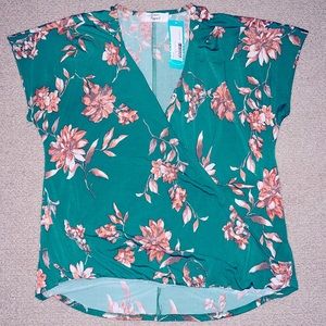 BEACON - Hadi Surplice Knit Top Short Sleeve - Medium - Green